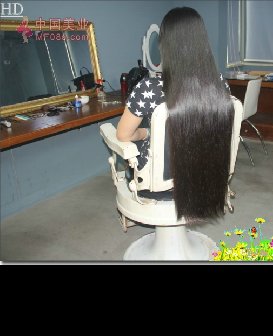 花衣妹子剪及臀长发