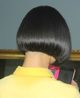 长发妹子剪时尚BOB头