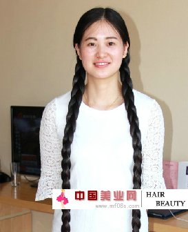 剪去幼儿园女老师超长长发