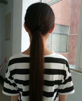 大一女生在寝室走道剪去长发-海浪1689#