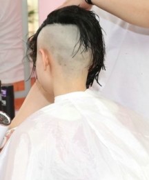 年轻妹子剪后空高脚BOB-芳飞1244#