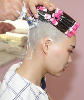 姑娘这个前后剃光的BOB很有特色-芳飞1261#