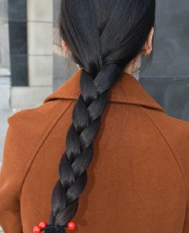 广场一角剪去女子披肩秀发-戈壁落日348#