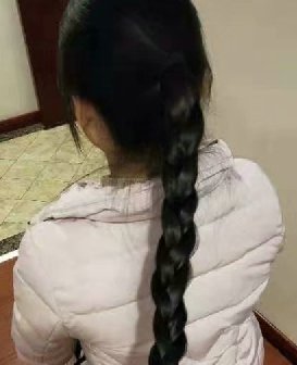 圆脸小美女剪去乌黑齐尾秀发-狠狠爱李3150#