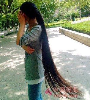 抓拍山东潍坊临朐中学朱老师的长发
