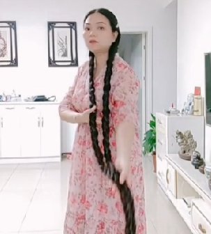 湖北长发女赵萍2.5米长发视频40个