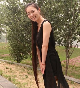 河南郑州长发女张璐1.34米长发照25张回顾