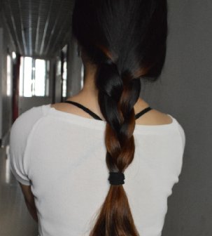 过道中剪去眼镜美女50公分披肩彩发-狠狠爱李3960#