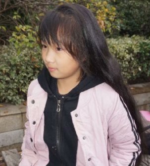 9岁小女孩在爸爸陪伴下在公园剪掉长发-Sephiroth剪发1037#