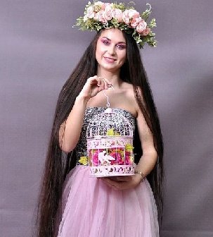乌克兰长发女Alina Piskun及腿长发图片98张