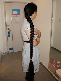 剪去大姐一米多长及小腿长发