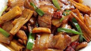 经选美食推荐：干锅脆肠、五花肉炒腐竹、凉拌豆腐丝