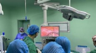 昆明市延安医院独立开展首例腹腔镜下骶前固定术