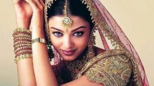 艾西瓦娅：印度第一美女，一张脸折服13亿人，为何嫁给香蕉树？