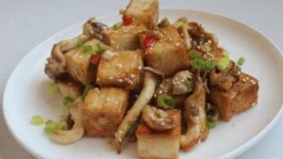 豆腐最好吃的做法，外酥内软，酱汁香又够味，比红烧肉好吃