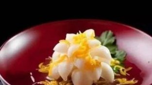 生鱼片上的菊花，你们会吃吗？