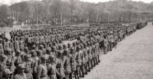 一个团兵力发展到七八千人后，真实历史上的八路军会怎么办？