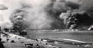 第二次世界大战期，日本为什么要偷袭美国的珍珠港呢？