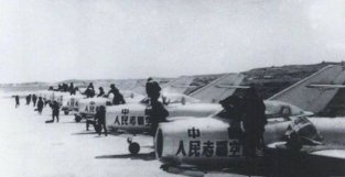 1952年，空军英雄赵宝桐对女记者一见倾心，记者却提出三个条件