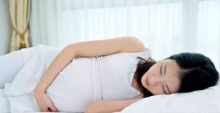 孕妇平躺久了，对肚子里的宝宝有多伤？除了缺氧，还有两个风险