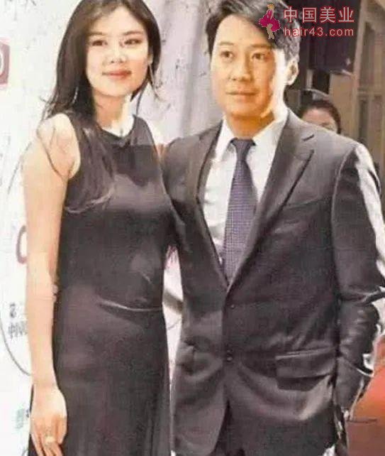 她28岁时嫁给了42岁天王，4年榨干他7亿家产，现如今身材胖成球