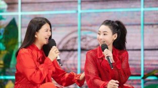 李湘和张柏芝都选了大红SE连衣裙，鲜园的SE调显得青春洋溢十分惹