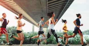 卡住心率慢跑练耐力，让身体跟上脚步