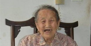 她19岁嫁人，活了106岁，把13个儿女都教成博士，一儿子闻名世界