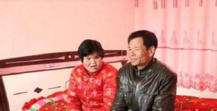 1988年陕西农民捡到女婴，哥哥赚钱为妹妹整容，她变美后嫁给哥哥