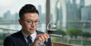 香港“侍酒师”摘下广州米其林，葡萄酒饮用温度有多讲究？
