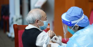 中国科协生命科学学会联合体倡议：提高老年人新冠疫苗接种和加强针比例