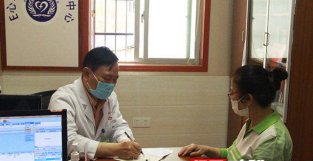 疫请之下护好“心” 湘雅二医院专家在天心区开展心脏病义诊活动