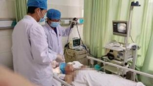 消毒棉签误入“气”途，高青县人民医院专家利用支气管镜紧急救治