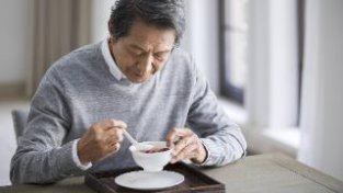 瑞金专家说 |疫请下，如何确保老年人安全用餐？