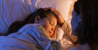 如何让孩子接受“分房睡”？掌握这4个小技巧，培养独立的小勇士