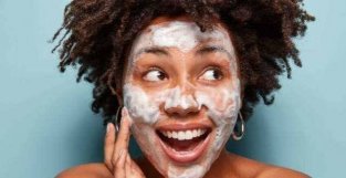 用MAO巾搓脸？泡沫越多越好？3种错误的洗脸方式，正在毁掉你的脸