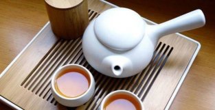 《茶叶与帝国》：英国殖民者的茶产业，如何打败中国茶叶？