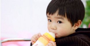 世界各地的孩子喝乃粉喝到几岁？原来3段、4段乃粉只有中国宝宝喝