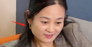 陈亚男和父母移居杭州，买豪华二层房，妈妈还戴上了金项链金耳环