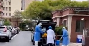 上海一福利院老人未死亡被拉走：系殡仪馆人员发现后送回