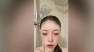 葛荟婕发了一条微博，晒出了自己洗澡的视频，被网友嘲讽