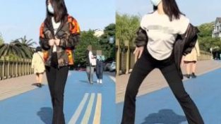 柳岩大街上跳舞引人注目，网友：一把年纪在路上