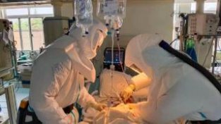 九院新冠定点医院同日完成3例危重症患者气管切开术，最高龄患者97岁