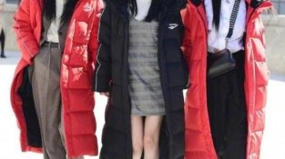 韩国女生真会穿，走在街头超美，她们的选衣方法值得学习