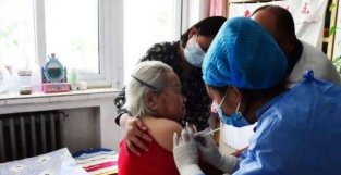 天津市津南区一百岁老人顺利接种新冠疫苗