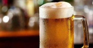 前沿｜为什么只有啤酒肚，没有红酒肚？新研究提示喝啤酒坏处可能更多