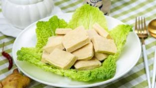 鱼香豆腐的做法简单易学，味道却好，自己在家做，吃着也过瘾