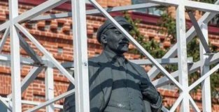 俄共声讨俄罗斯哈巴罗夫斯克当局在胜利日前夕遮盖列宁雕像的行为