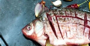 鱼头、鱼皮含有重金属不能吃？真正不能吃的，究竟是鱼哪个部位？
