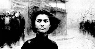 女烈士刘胡兰曾牺牲时，年仅15岁，如今4个弟弟妹妹都成国家栋梁